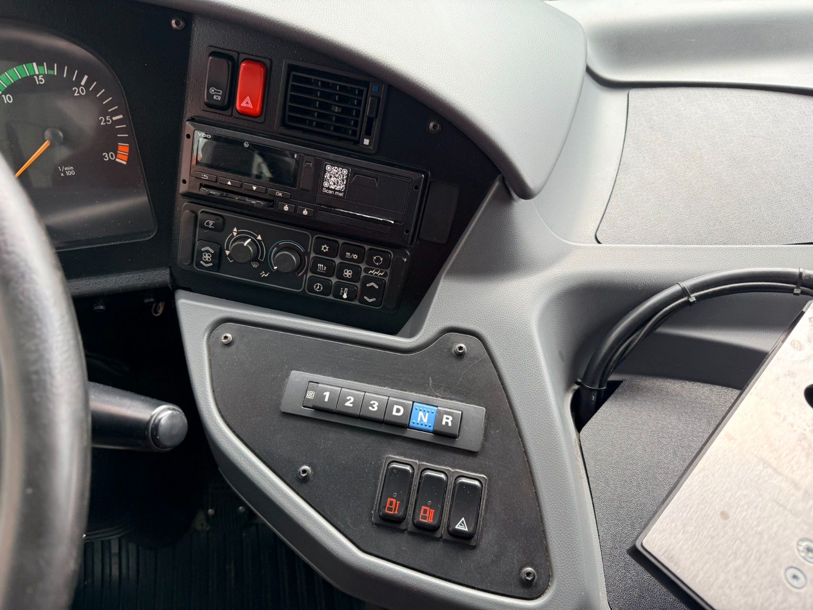 MERCEDES-BENZ  2015 - Image 13 of 30