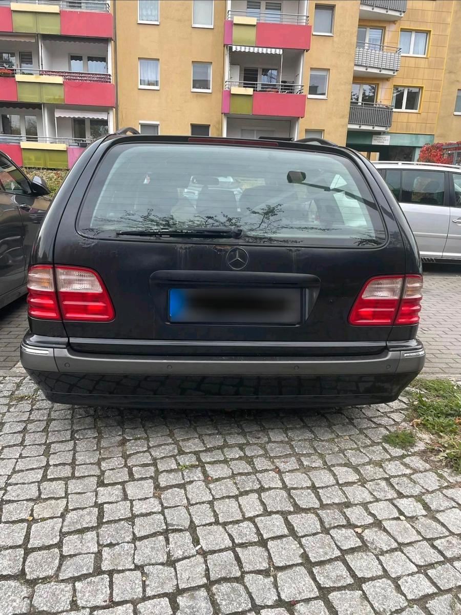 Mercedes-Benz E 200