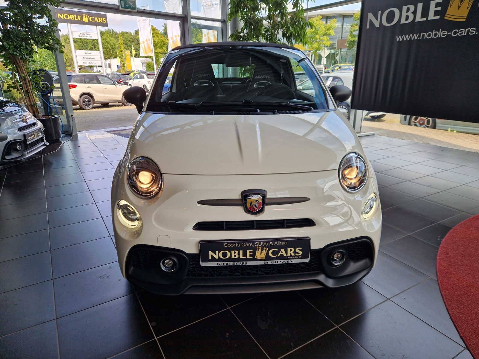 Fahrzeugabbildung Abarth 695C Turismo BEATS NAVI LEDER