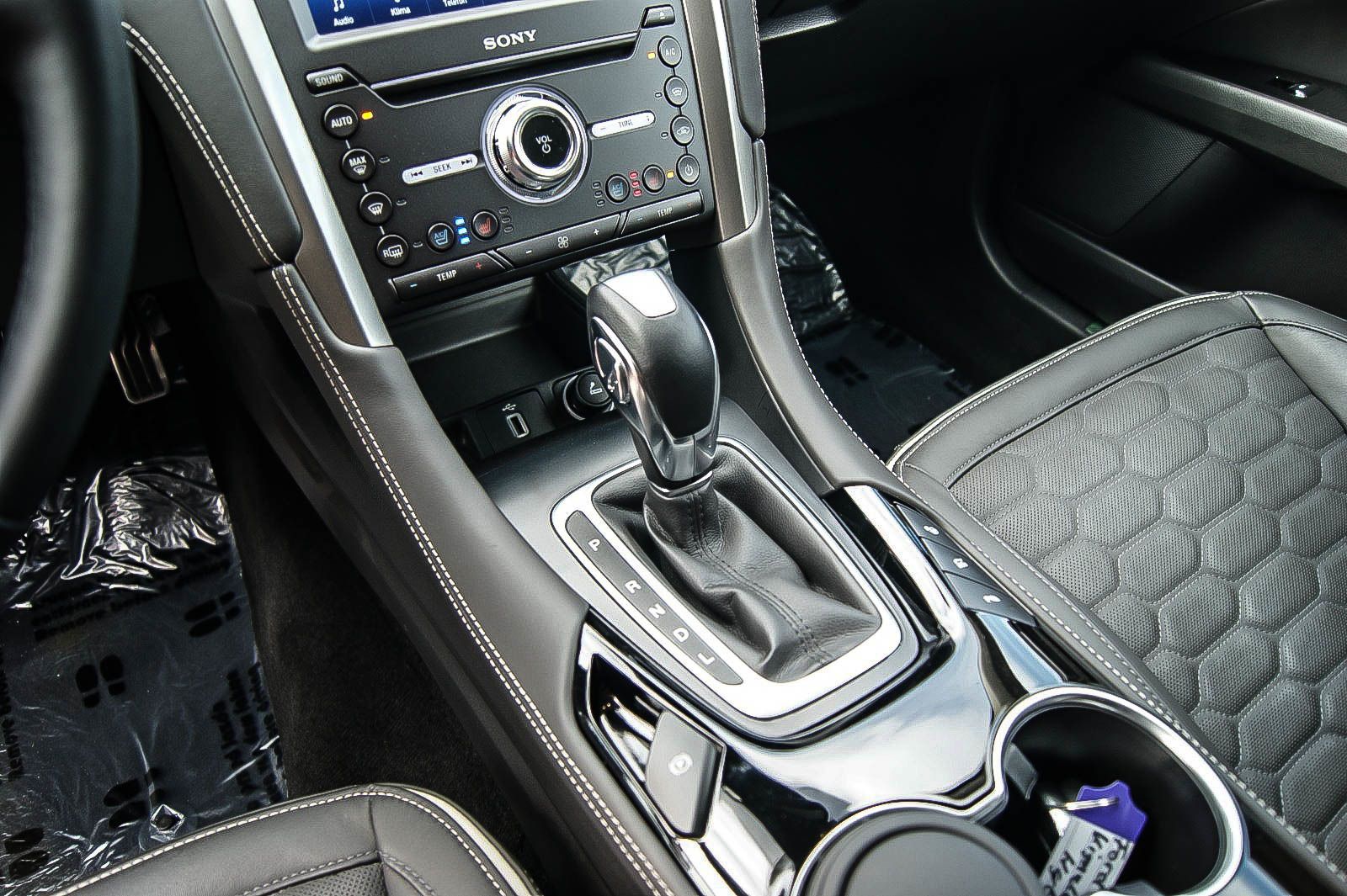 Fahrzeugabbildung Ford Mondeo Turnier 2.0 Hybrid Vignale 1.HAND ANHÄNZV