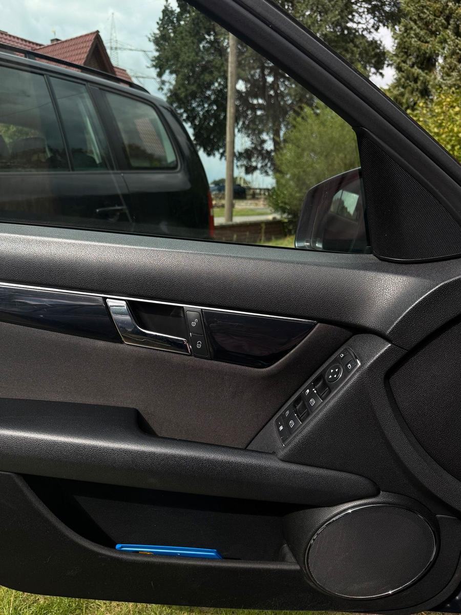 Mercedes-Benz C220 2008 — photo 12