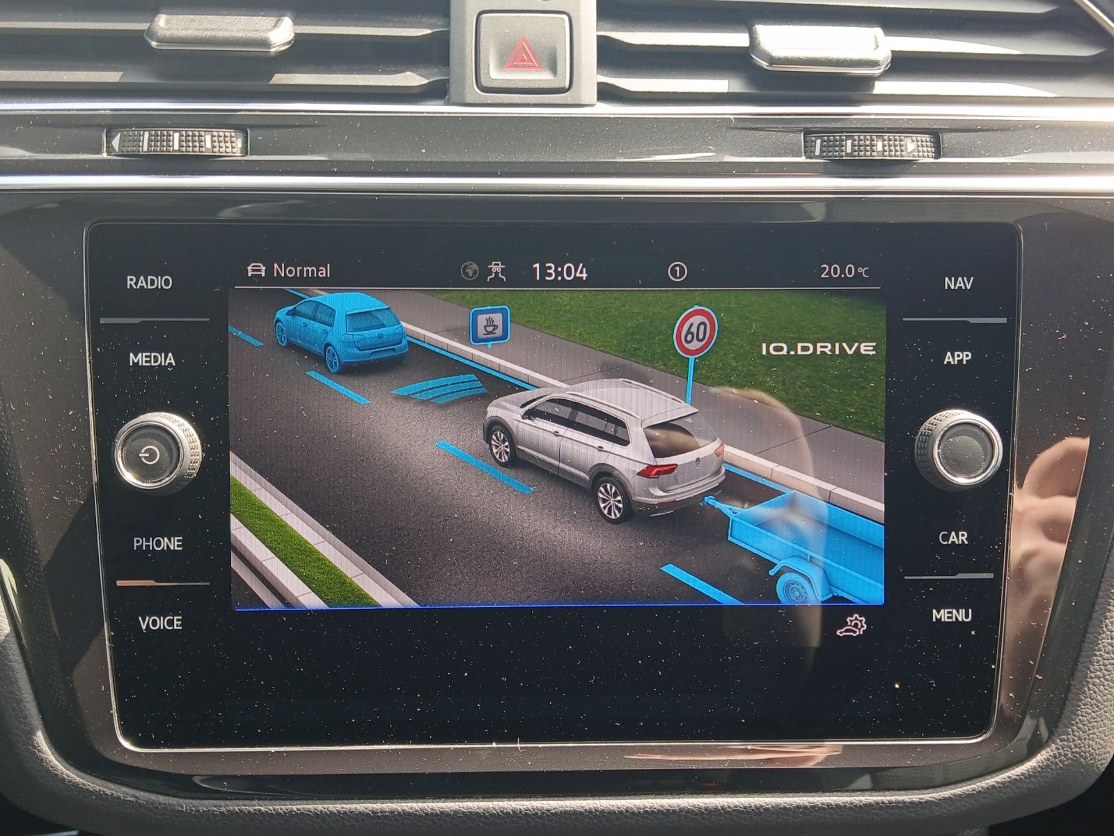 Fahrzeugabbildung Volkswagen Tiguan TDI R-Line DSG 4M Matrix AHK Navi AID ACC