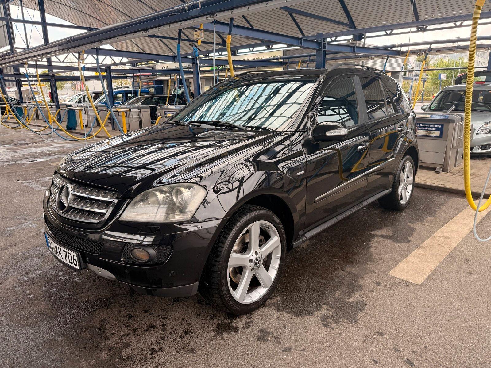 Mercedes-Benz ML420 2008 — rear view