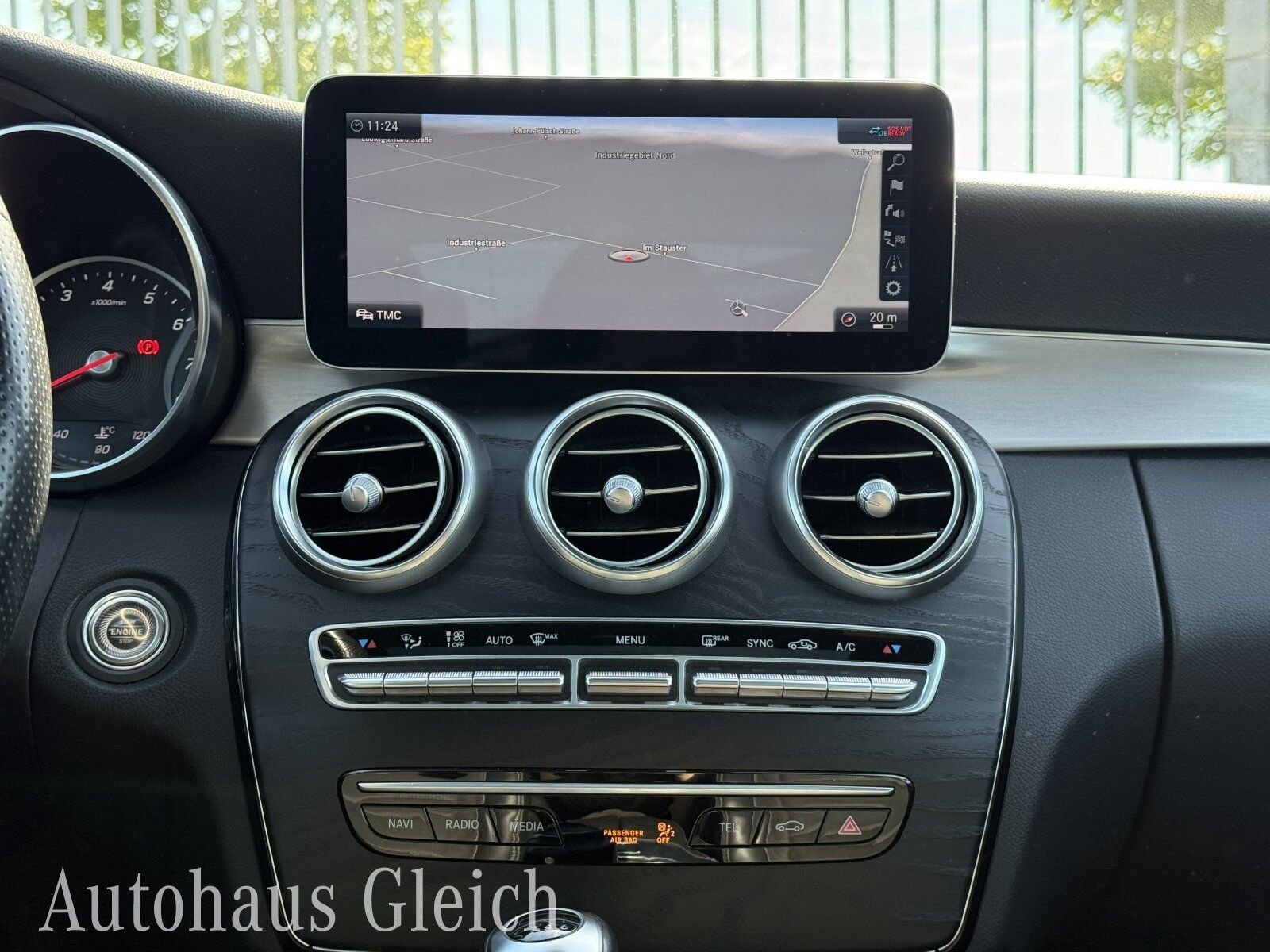 Fahrzeugabbildung Mercedes-Benz C 180 Coupe AMG-Line Interieur/Navi/LED