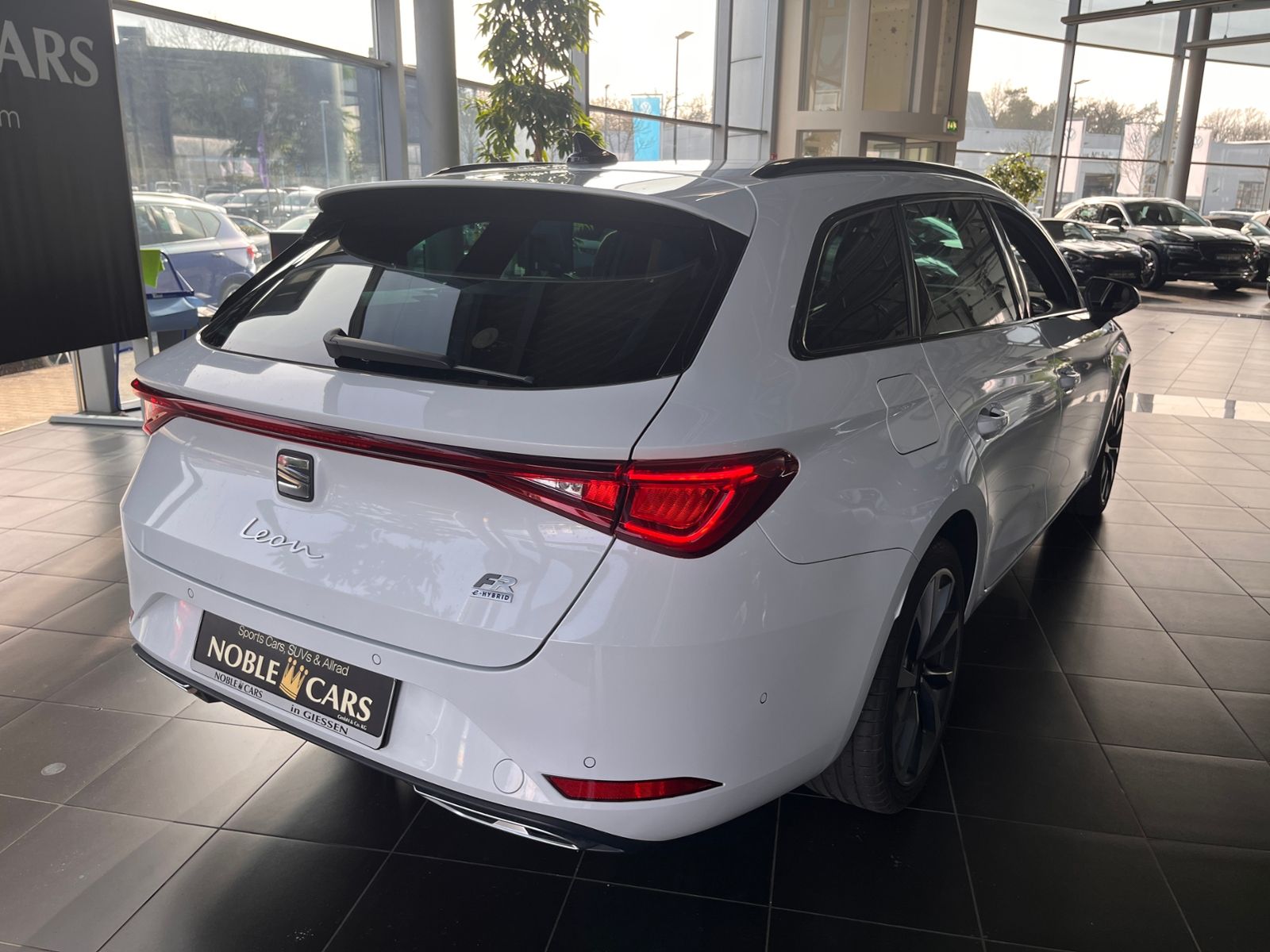 Fahrzeugabbildung SEAT Leon Sportstourer FR e-Hybrid LED NAVI ALU