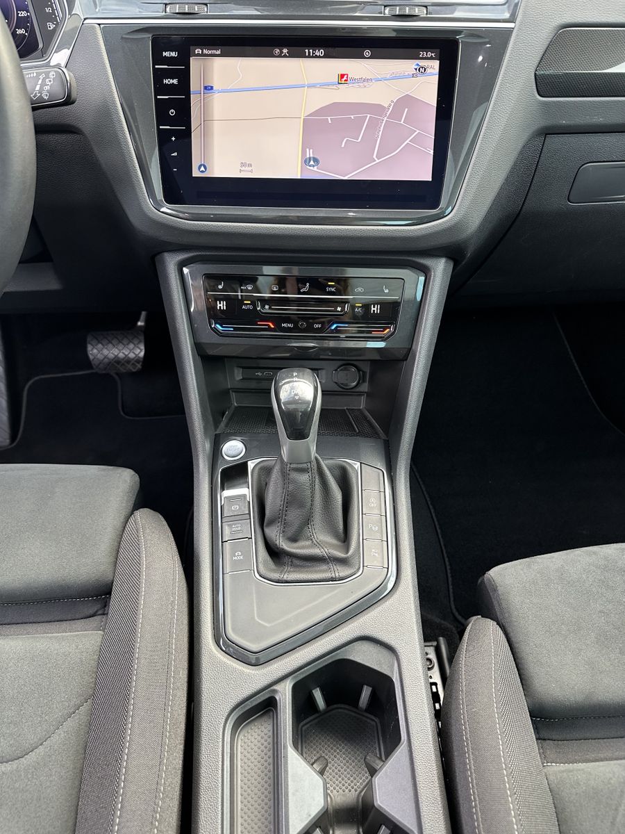 Fahrzeugabbildung Volkswagen Tiguan 2.0 TDI DSG Sport NAV+LED+PANO+ACC+KAM+VC