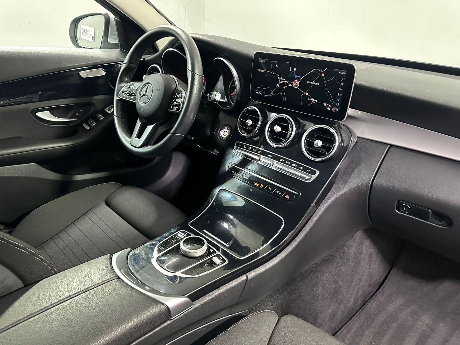 Fahrzeugabbildung Mercedes-Benz C 200 d T*DISTRO*AHK*SPUR*CARPLAY*SH*NAVI*