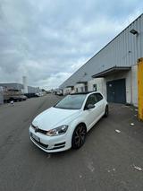 Volkswagen Golf 7 TÜV 1.6 BMT TOP - Volkswagen Golf mit Diesel-Antrieb: Sportwagen