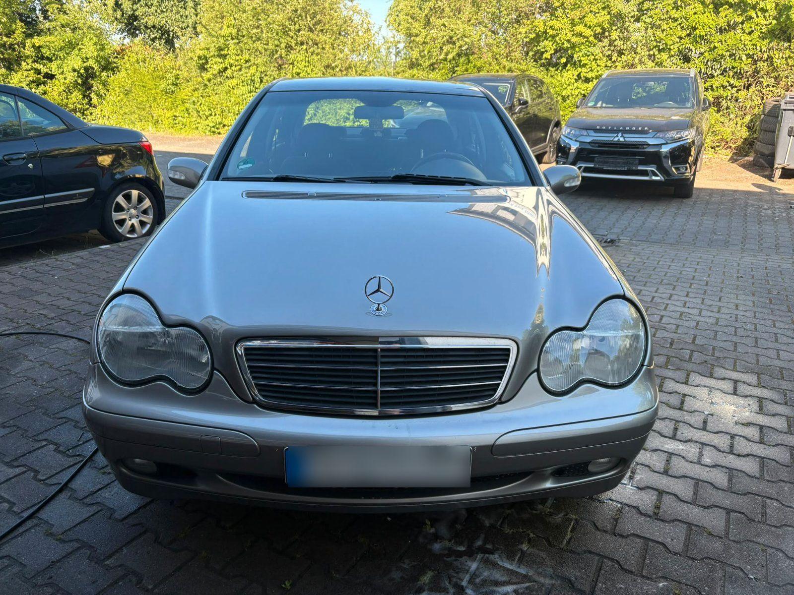 Mercedes-Benz C 220