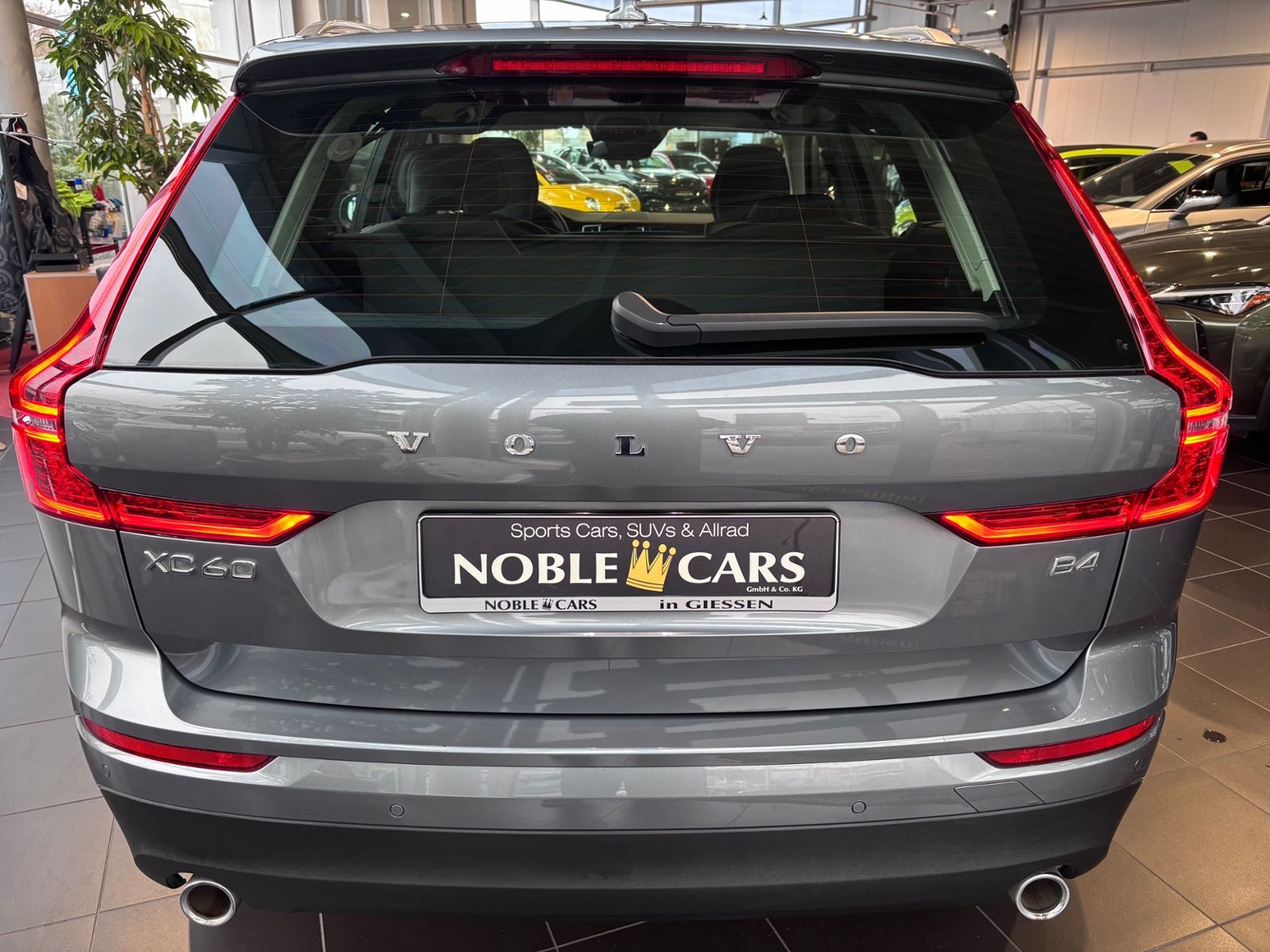 Fahrzeugabbildung Volvo XC60 Momentum Pro 2WD RFK LED LEDER