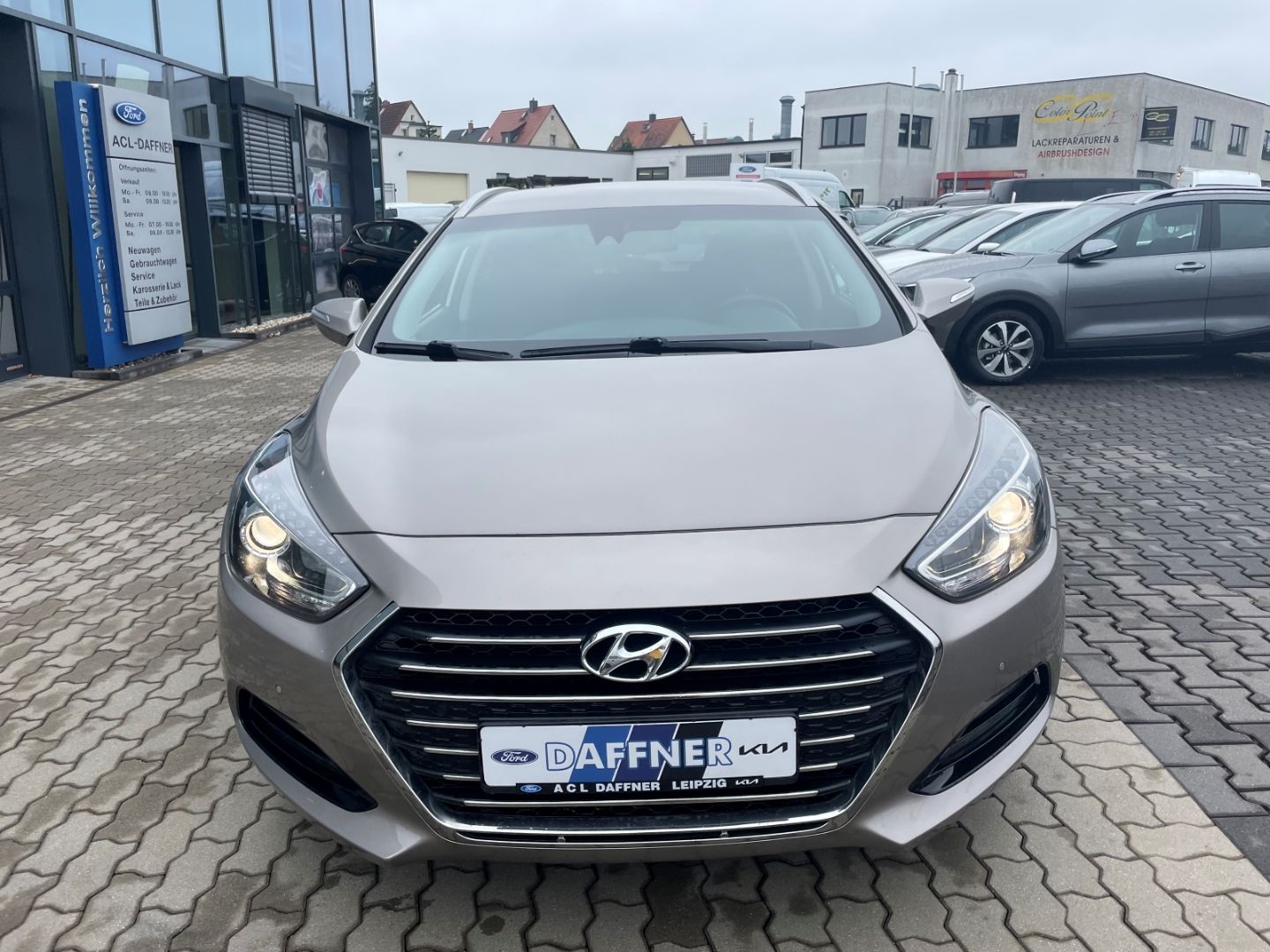 Fahrzeugabbildung Hyundai i40 cw Style Kamera Klima Tempomat Navi SHZ DAB