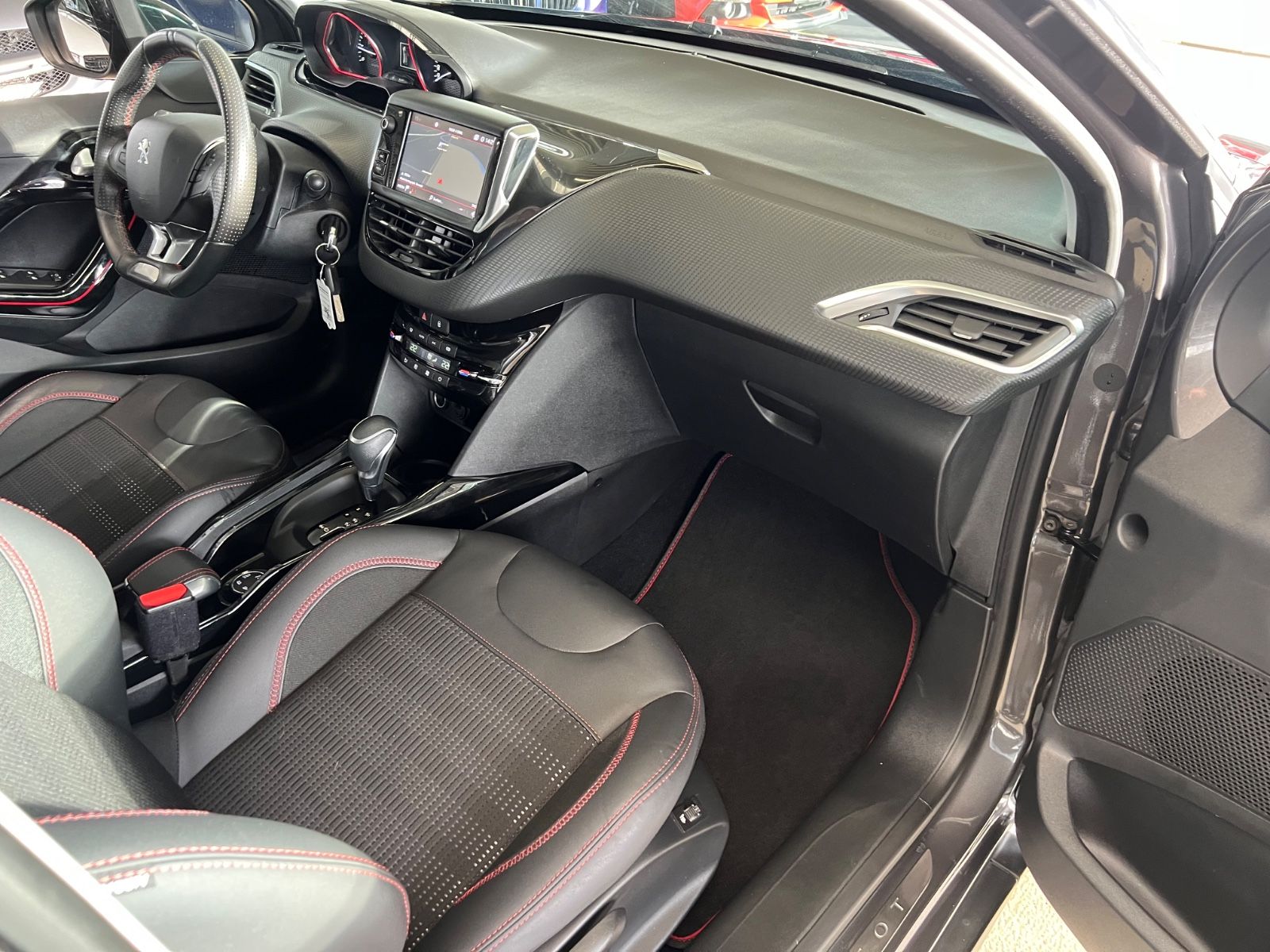 Fahrzeugabbildung Peugeot 2008 Allure GT LINE AUTOMATIK*DACHHIMMEL MIT LED