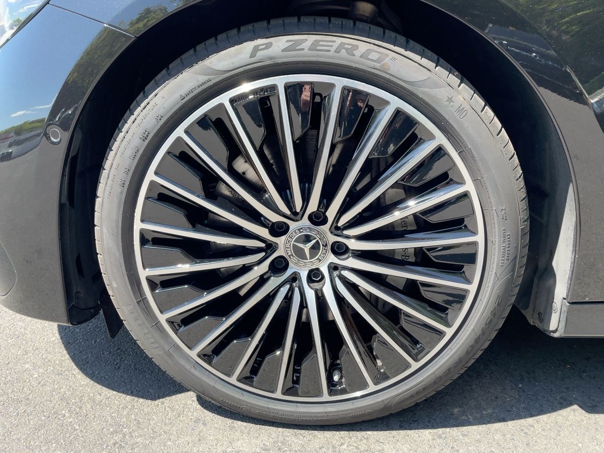 Fahrzeugabbildung Mercedes-Benz E 220 d 4M T-Modell AMG/Night/360°/AHK/20''