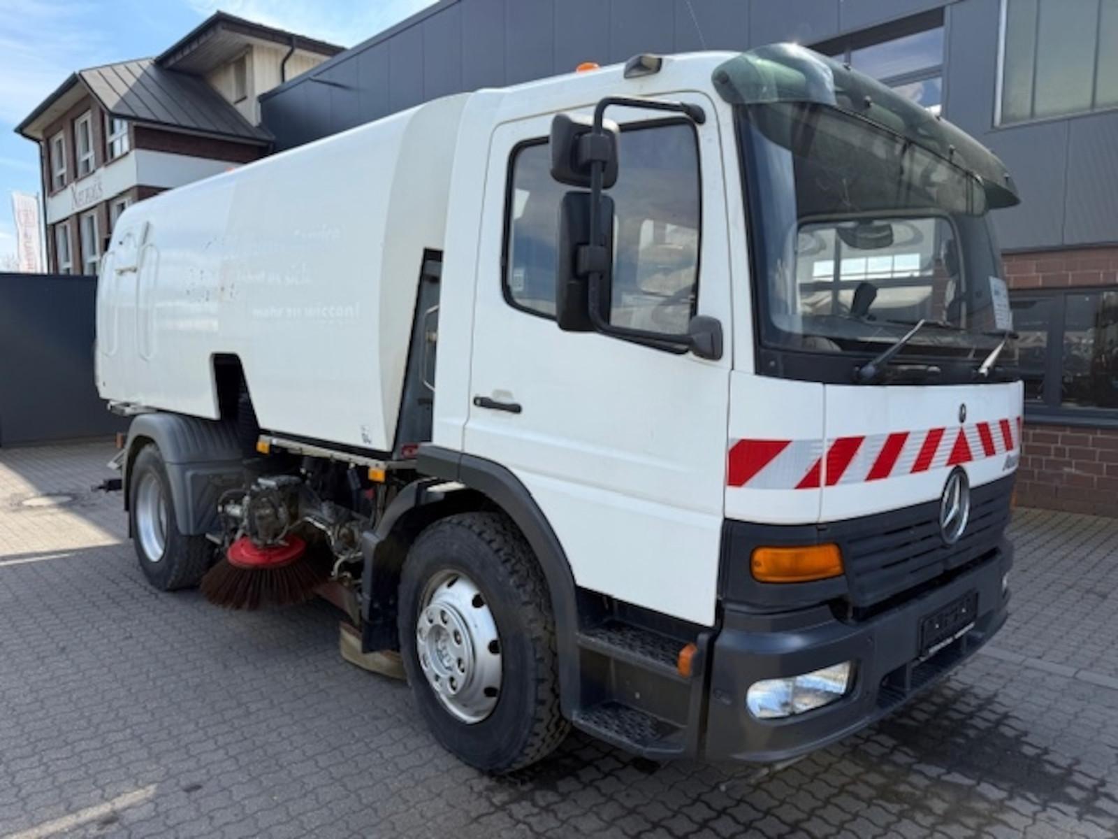 Mercedes-Benz 1318 Atego 4x2 Bucher Cityfant 60