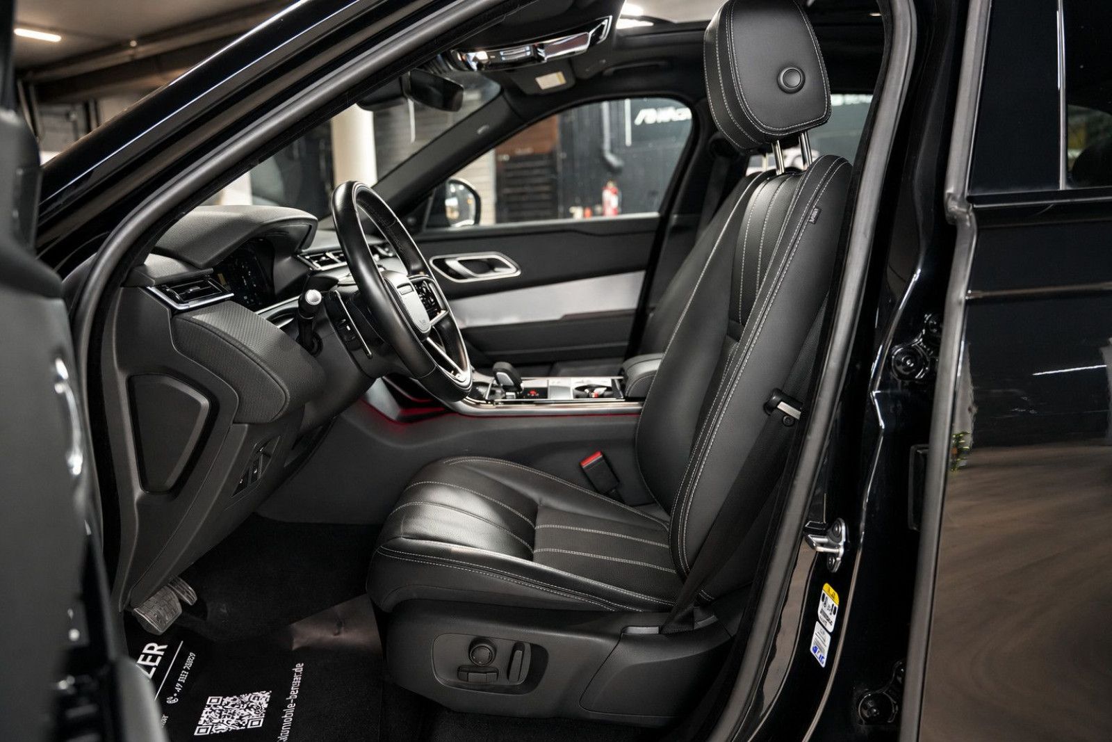 Fahrzeugabbildung Land Rover Range Rover Velar P400e *Panorama*Meridian*Kam
