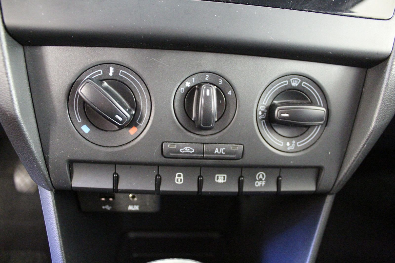 Fahrzeugabbildung SKODA Rapid 1.2 TSI Cool Edition Spaceback Allwetterre