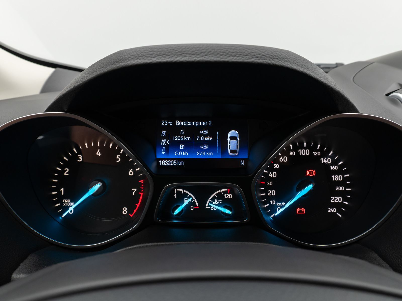 Fahrzeugabbildung Ford Kuga Titanium Navigation Kamera Sitzhzg Tempomat