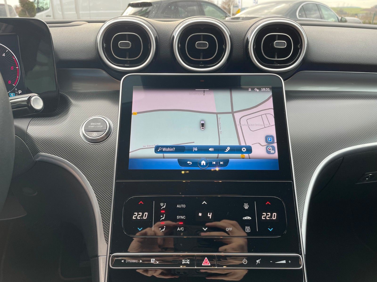 Fahrzeugabbildung Mercedes-Benz C 220 d AVANTGARDE AHK+HUD+DISTR+R-Kamera+Carpla