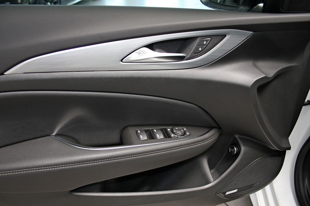 Opel Insignia B Sports Tourer GSi LED 4x4 AHK MASSAGE