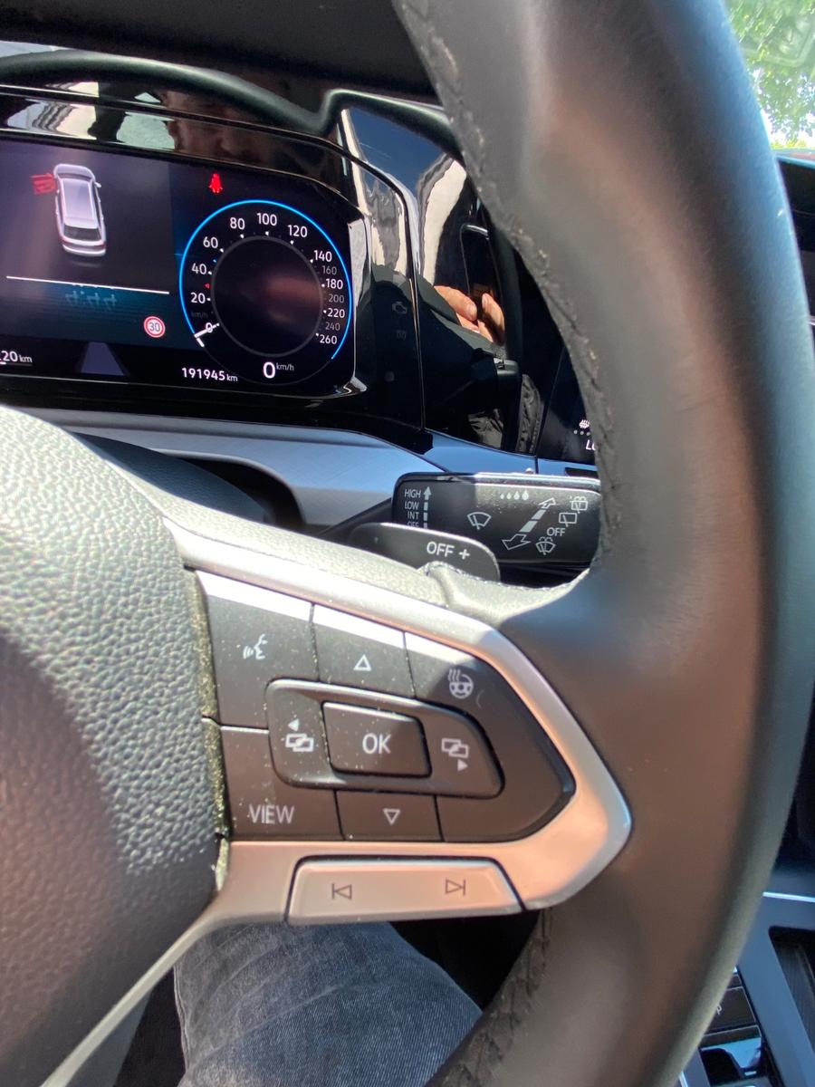 Volkswagen Golf 8 Variant Life 2.0 TDI / DSG / LED/ NAVI/