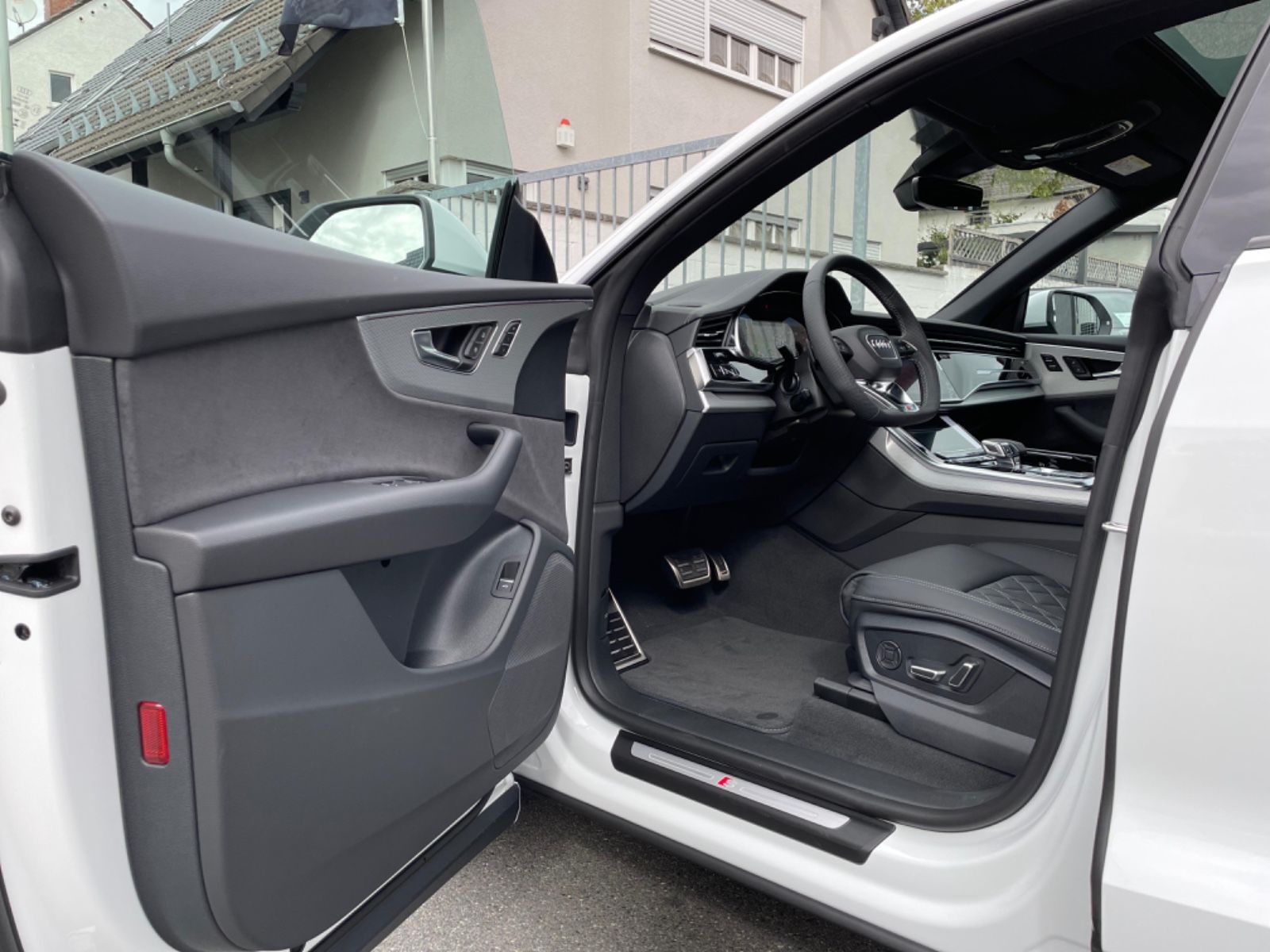 Fahrzeugabbildung Audi Q8 50 TDI Facelift |SLine|HUD|Softclose|23"|360°