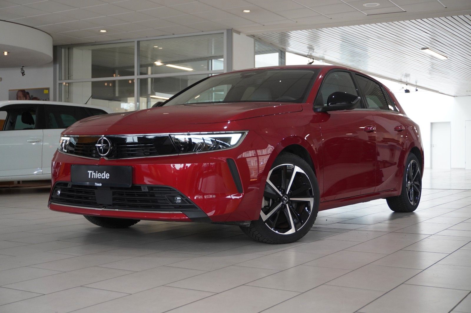 Fahrzeugabbildung Opel Astra L Lim. 1.6 HYBRID ELEGANCE NAVI/LED/KAMERA