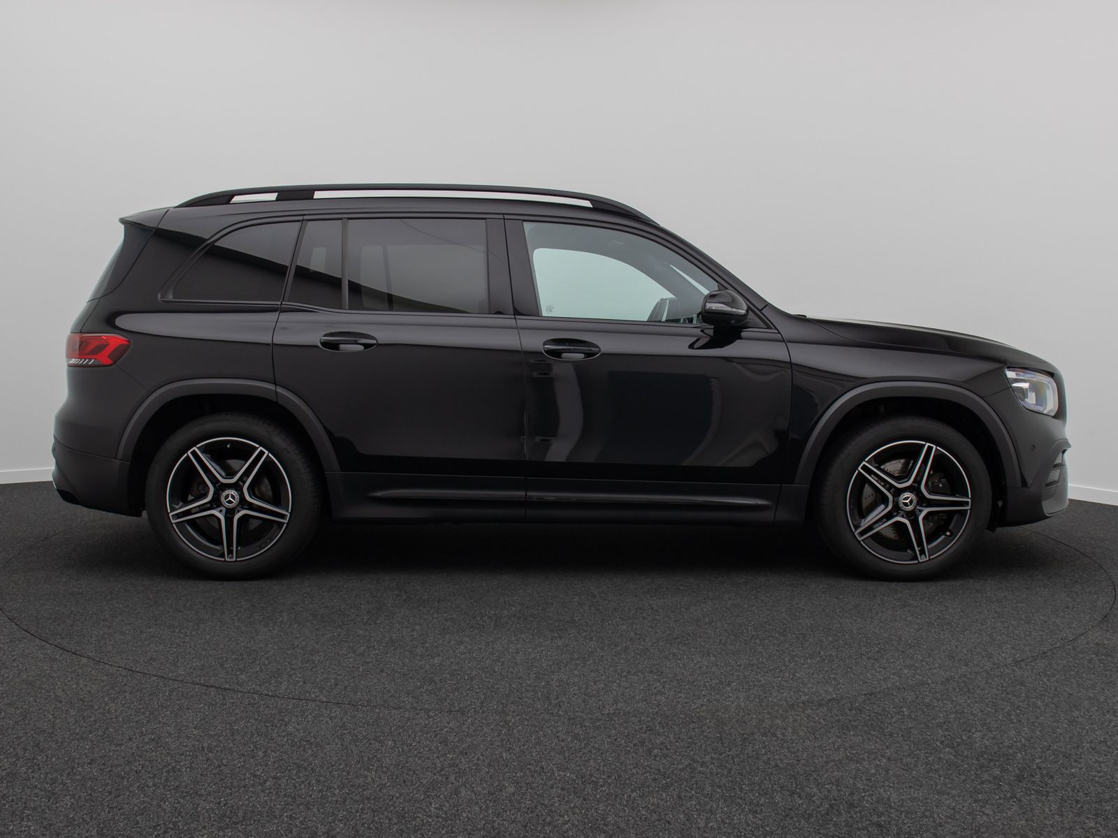 Fahrzeugabbildung Mercedes-Benz GLB 220d AMG Line SoundSys 360&deg;Panorama Standhzg
