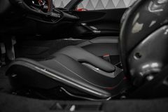 SF90 SPIDER RED / BLACK CARBON RACING SEATS LIFT