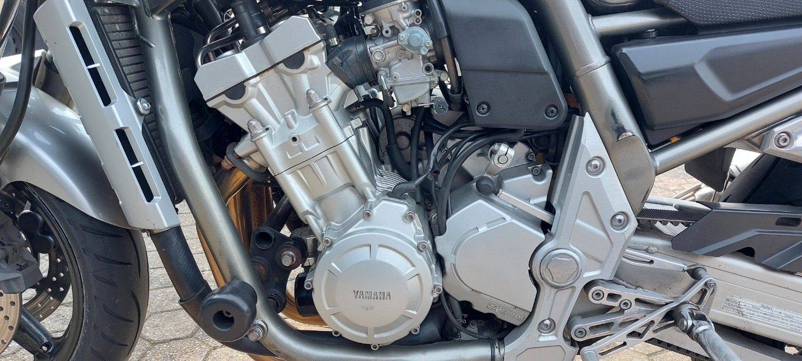 Fahrzeugabbildung Yamaha FZS 1000  1. Hand  inkl Zahnriemen/ Bos u.v.m