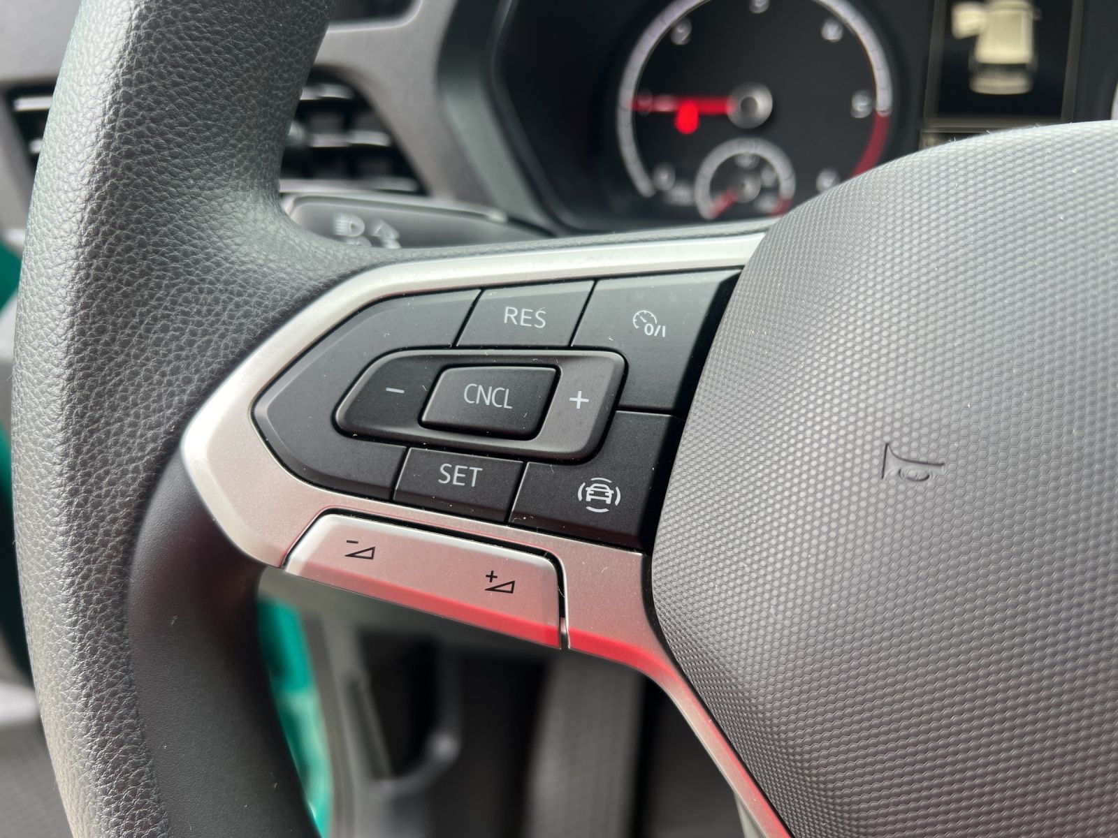 Fahrzeugabbildung Volkswagen Caddy Kombi TDI Maxi Basis 7-Si AHK GRA PDC