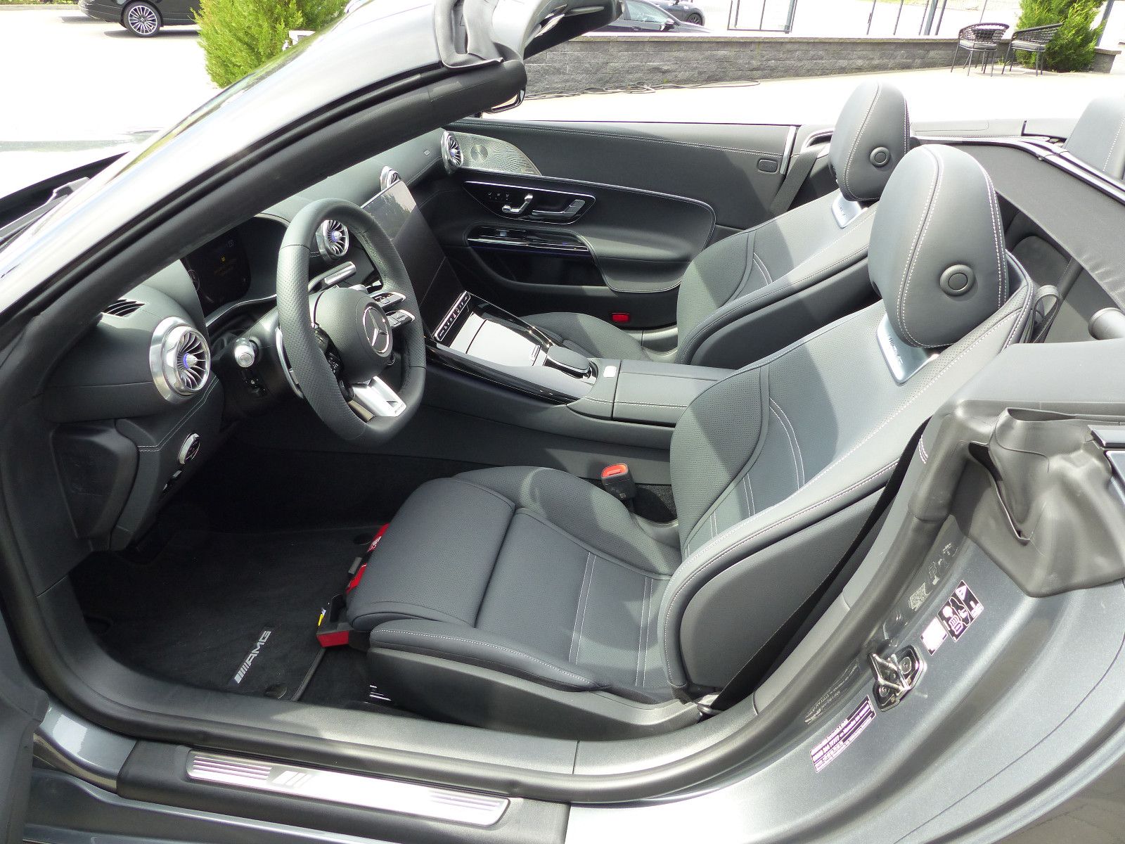 Fahrzeugabbildung Mercedes-Benz SL 63 AMG 4MATIC+ *4000 KM*