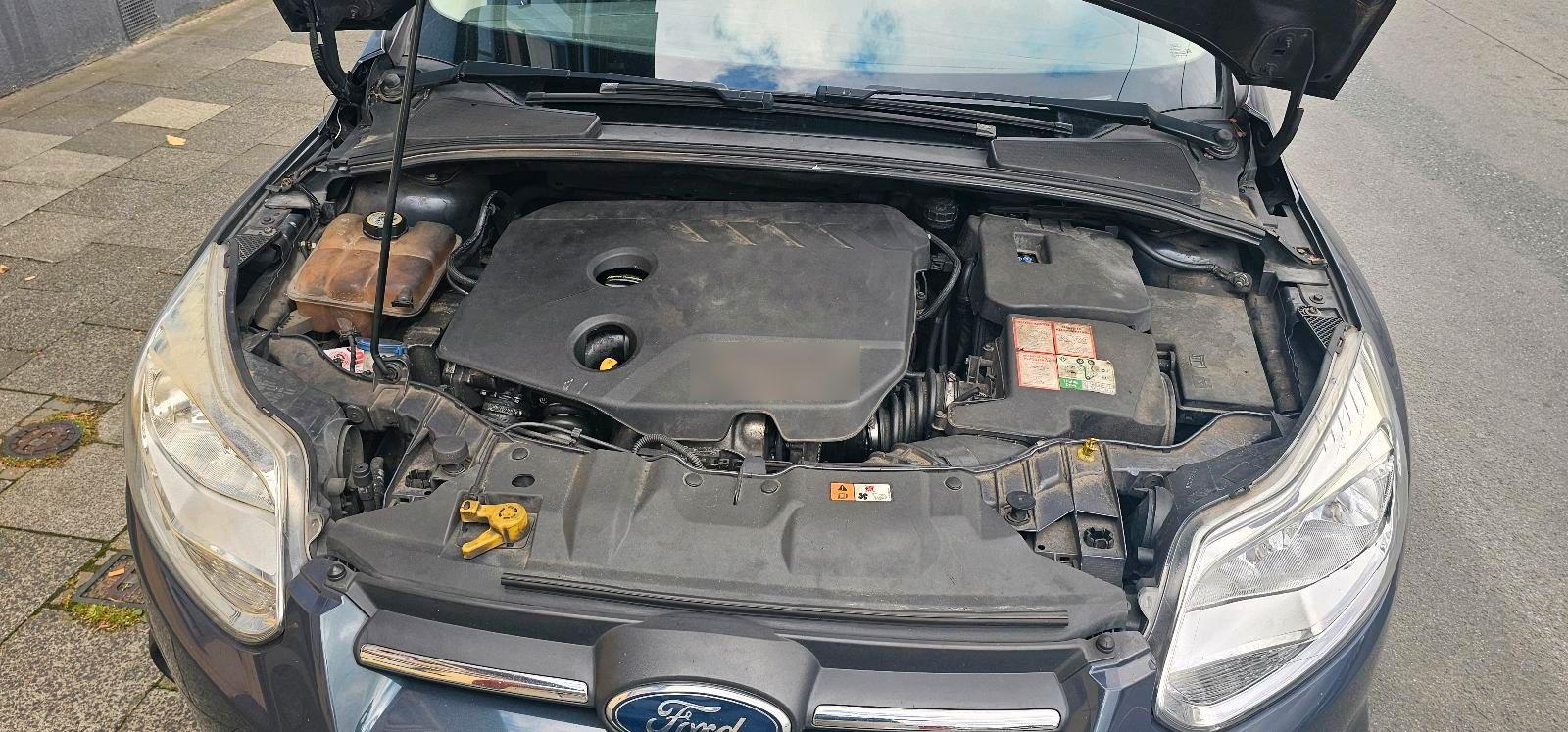 Ford Focus 2011 — photo 8