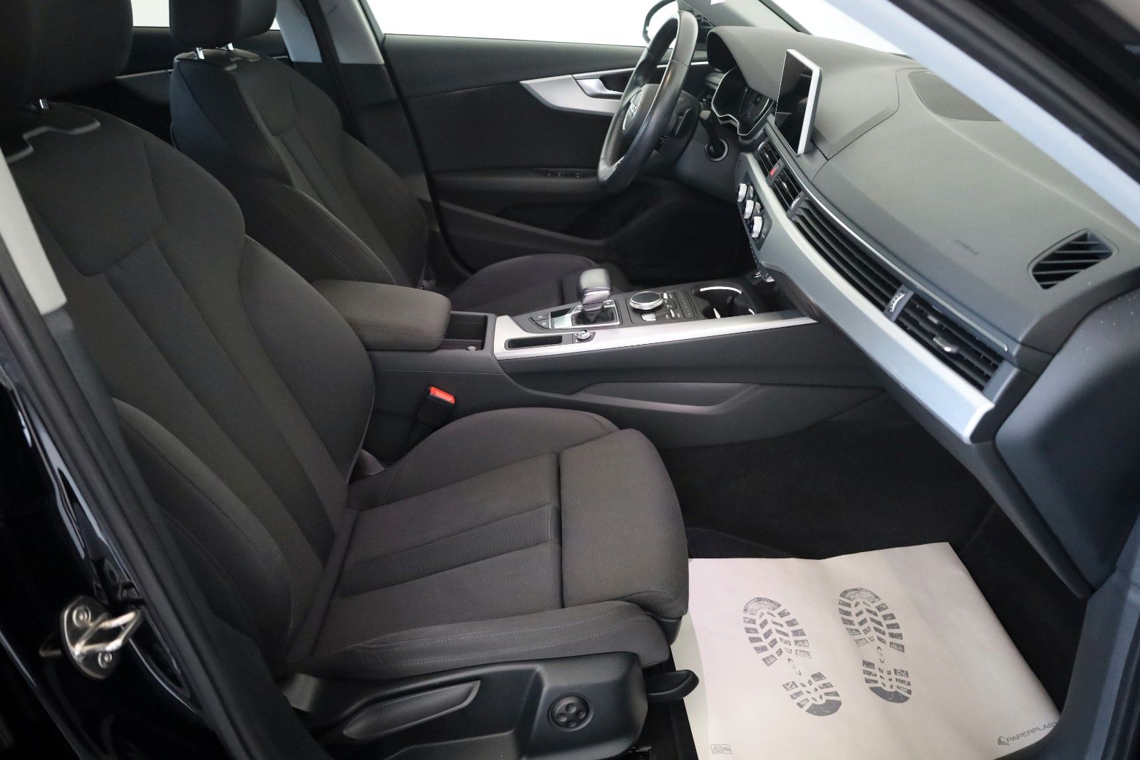Fahrzeugabbildung Audi A4 Lim. sport,S line,Navi,LED,SH,8fach bereift