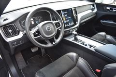 Fahrzeugabbildung Volvo XC60 D4 AWD Autom. R-Design*NAVI*CarPlay*AHK*