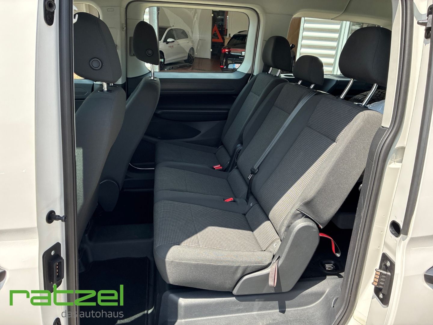 Fahrzeugabbildung Volkswagen Caddy Maxi Life LR 2.0 TDI Navi DAB Lane Assist