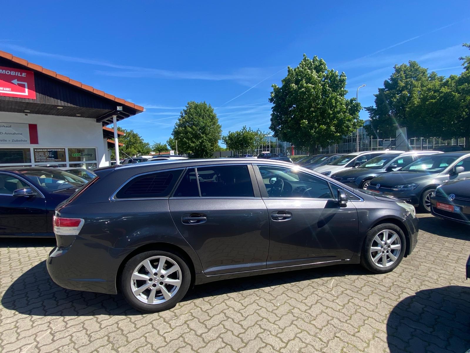 Toyota Avensis 2011 — photo 32