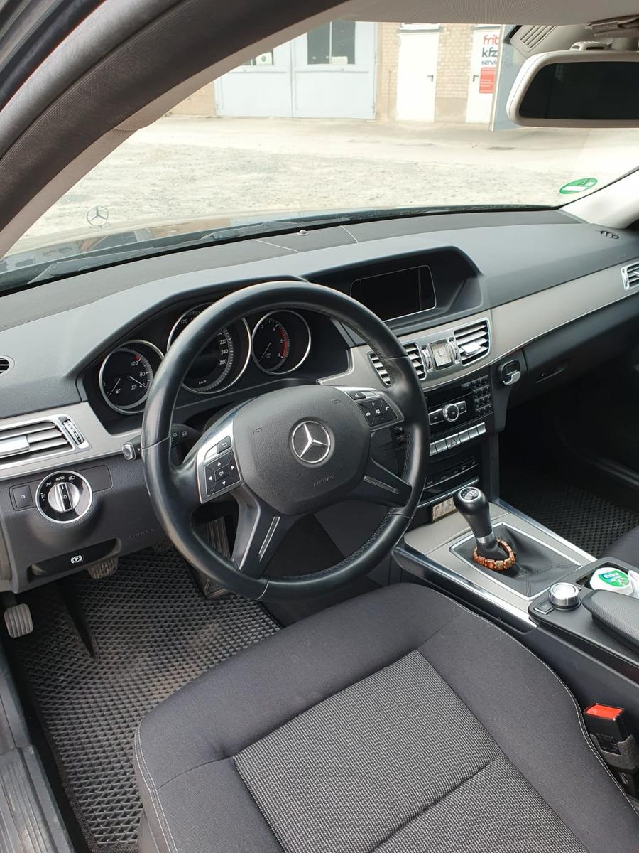 Mercedes-Benz E 220 CDI T Standard