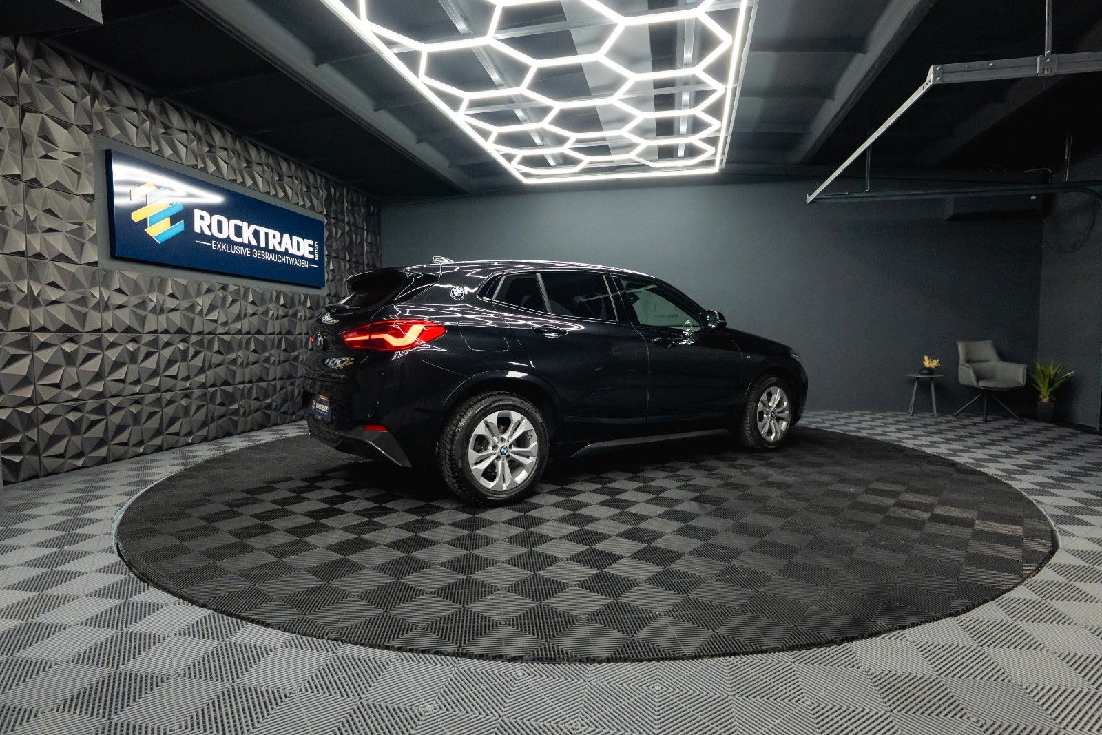 Fahrzeugabbildung BMW X2 sDrive 18i M Sport Automatik *Alcantara*LED*