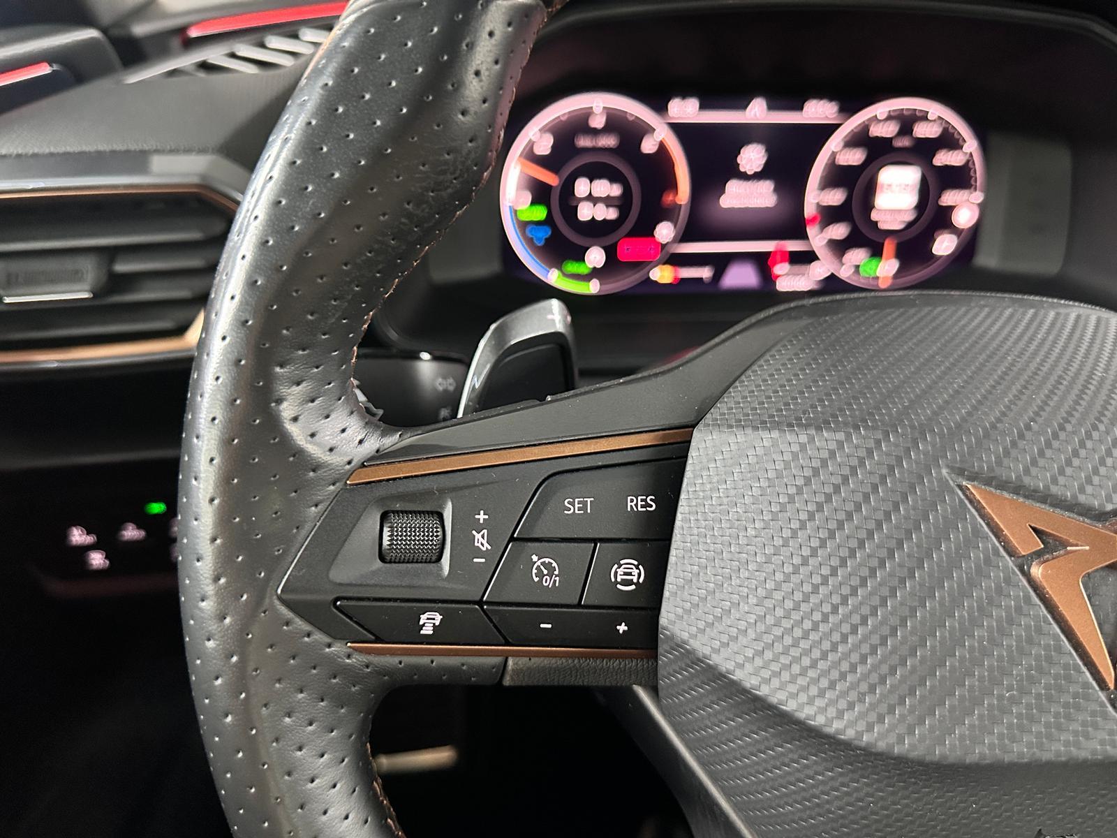 CUPRA LEON SPORTSTOURER E-HYBRID 204ch DSG - ATTELAGE PIVOTANT - COCKPIT NUMÉRIQUE - ACC - CAMÉRA DE RECUL - SIÈGES CHAUFFANTS