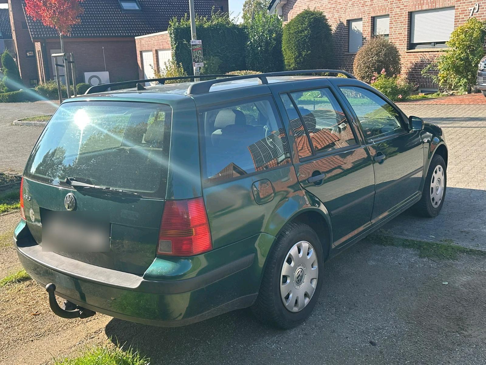 Volkswagen Golf 2004 — салон