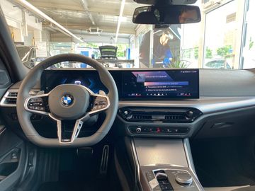 BMW 320d xDrive Touring M Sportpaket Head-Up HiFi
