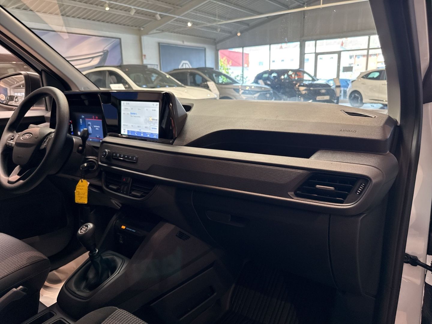 Fahrzeugabbildung Ford Transit Courier Trend AHK Apple CarPlay Android