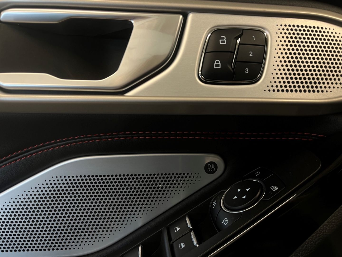 Fahrzeugabbildung Ford Explorer ST-Line, Panoramadach, B&O, Memory, Sit