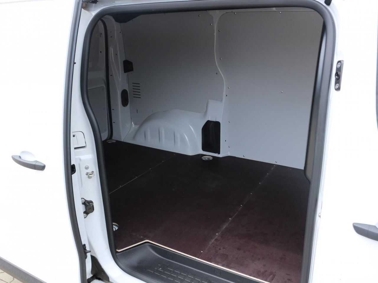 Fahrzeugabbildung Citroën JUMPY STANDARD 1.5 BlueHDi 100