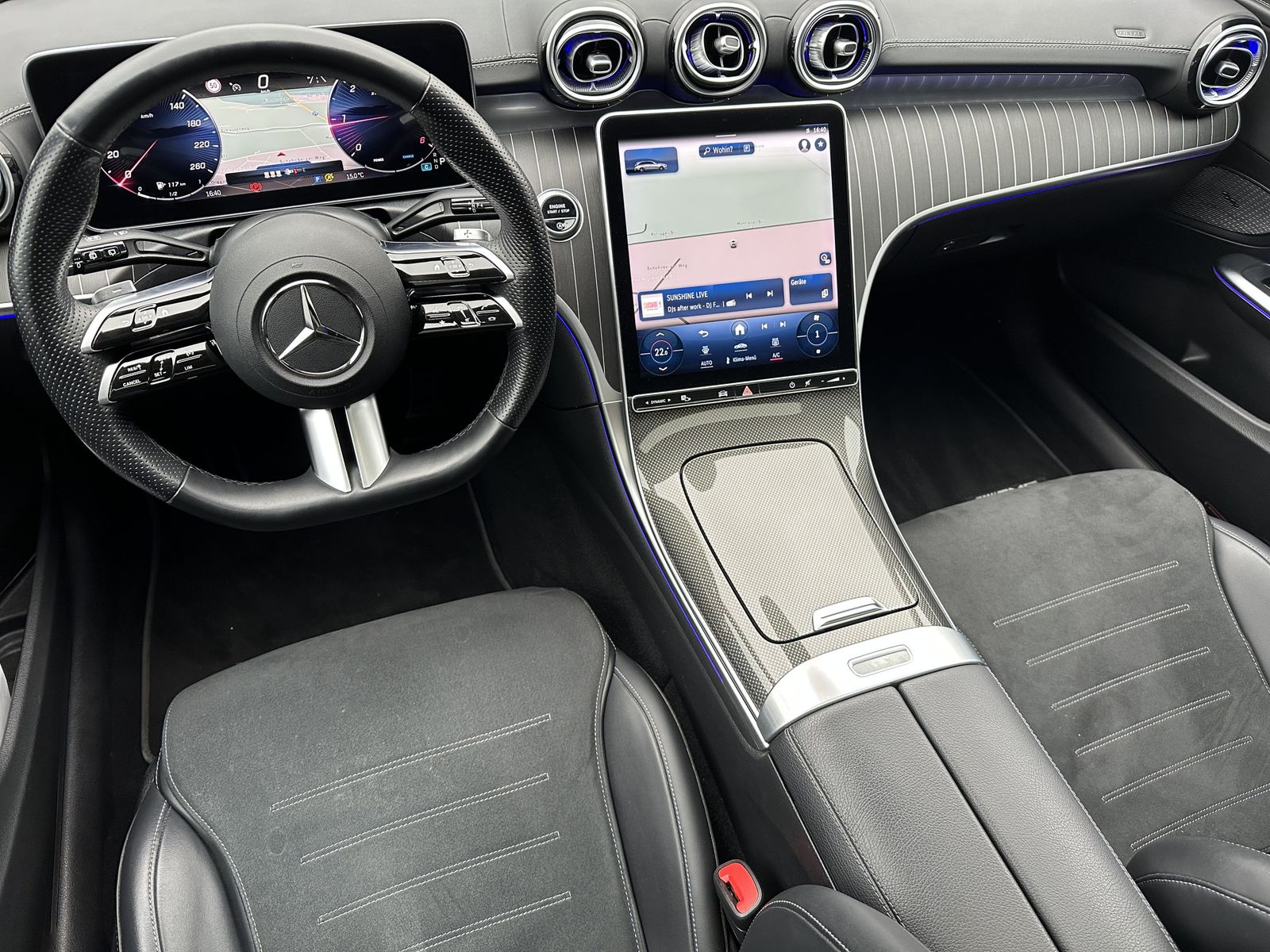 Fahrzeugabbildung Mercedes-Benz C 300d T AMG-Line NAV+LED+KAM+V-COCKPIT+AHK+PANO