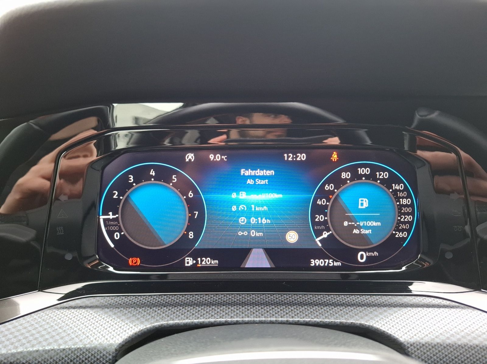 Fahrzeugabbildung Volkswagen Golf VIII TSI United LED Navi AID PDC SH LM