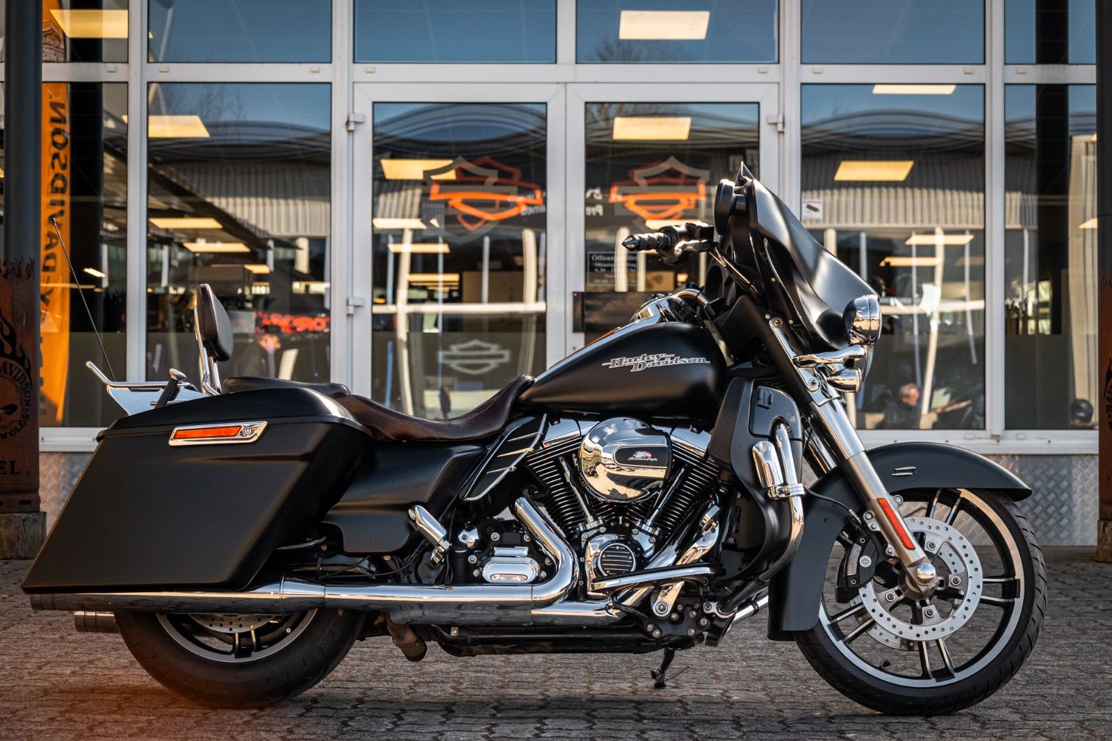 Fahrzeugabbildung Harley-Davidson Street Glide FLHX - JEKILL & HYDE -
