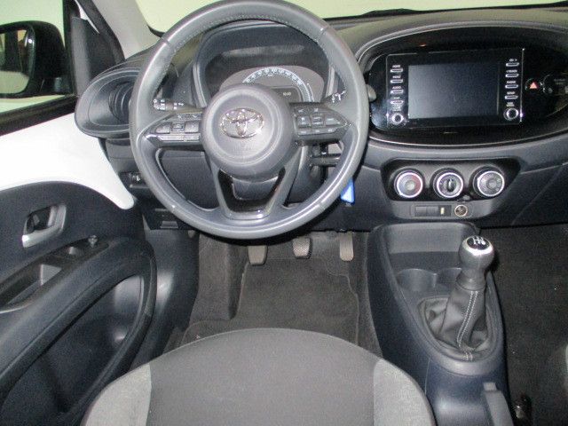 Fahrzeugabbildung Toyota Aygo X Play 5-Türer