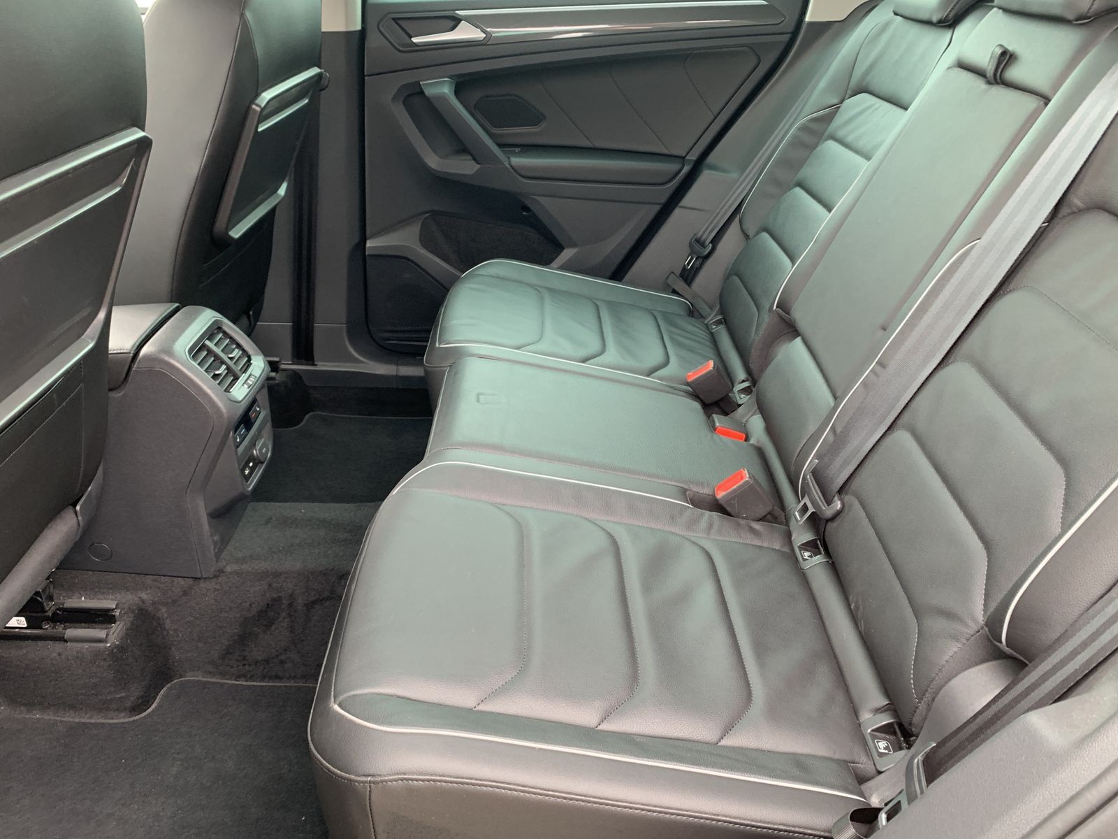 Fahrzeugabbildung Volkswagen Tiguan 2.0 TDI*Highline*4Motion*Leder*AHK*HeadUp
