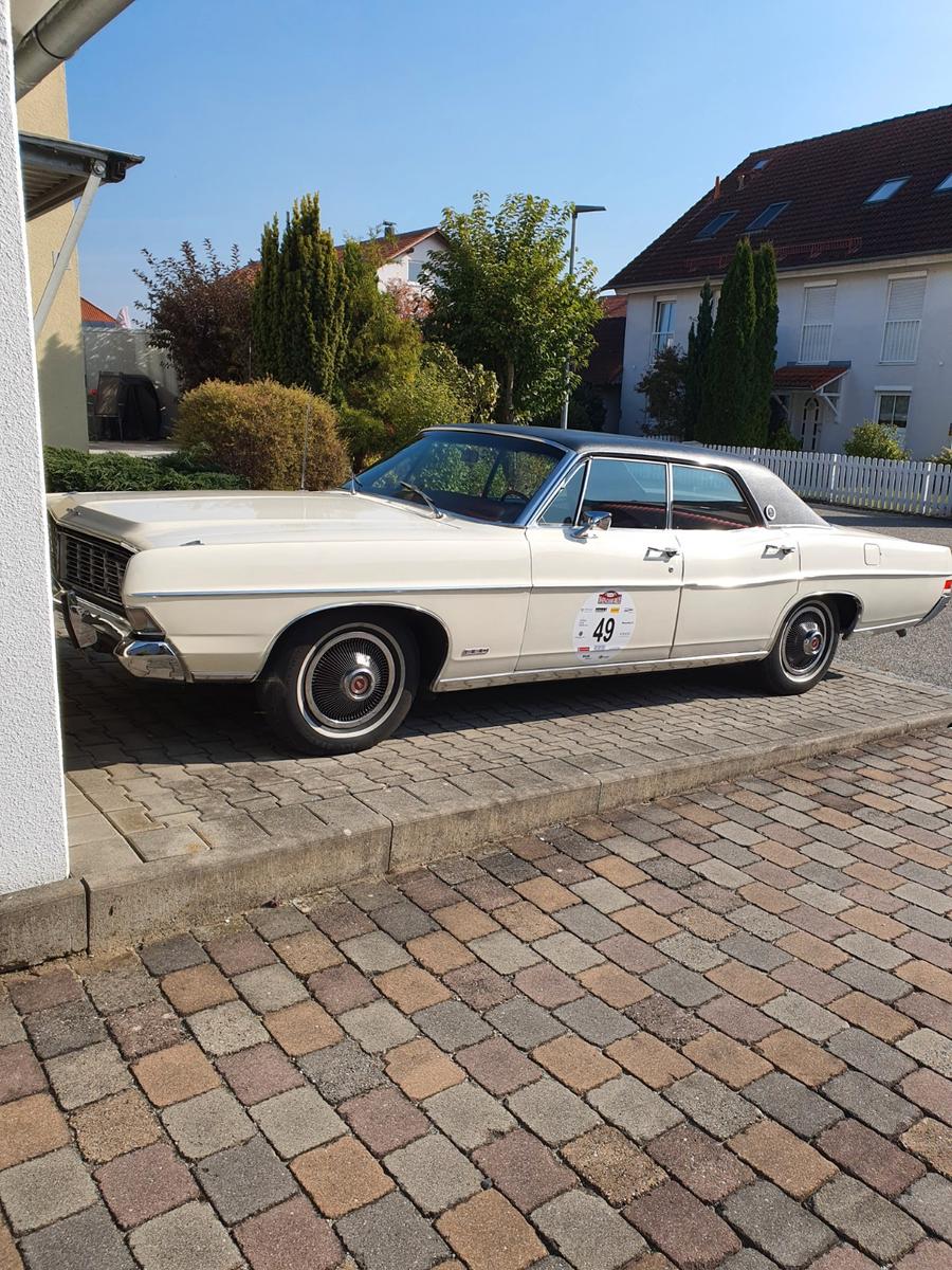 Ford LTD 4-Door Hardtop Sedan